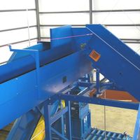 Slider bed transfer conveyor