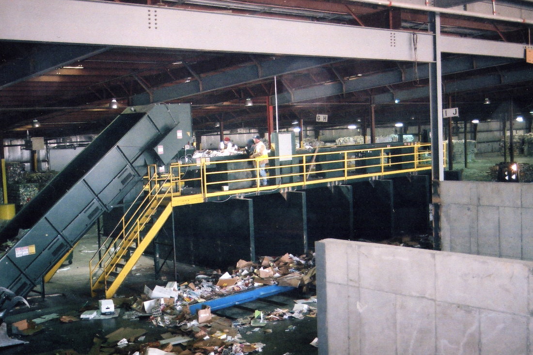 Relocated chain belt conveyor and sort platform installed in the new plant