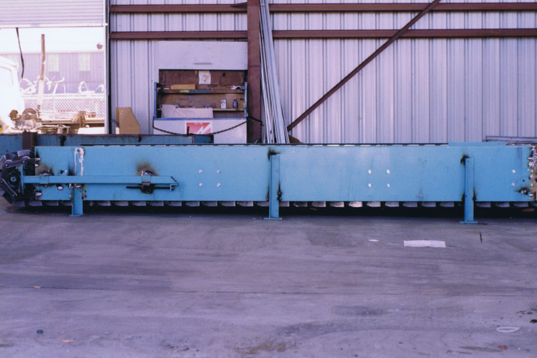 Side view of the chain belt conveyor to be refurbished