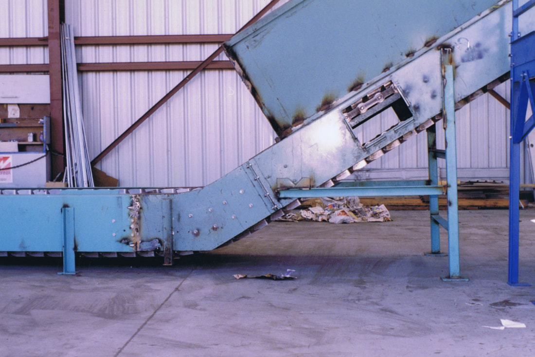 Side view of the elbow-up section of the chain belt conveyor