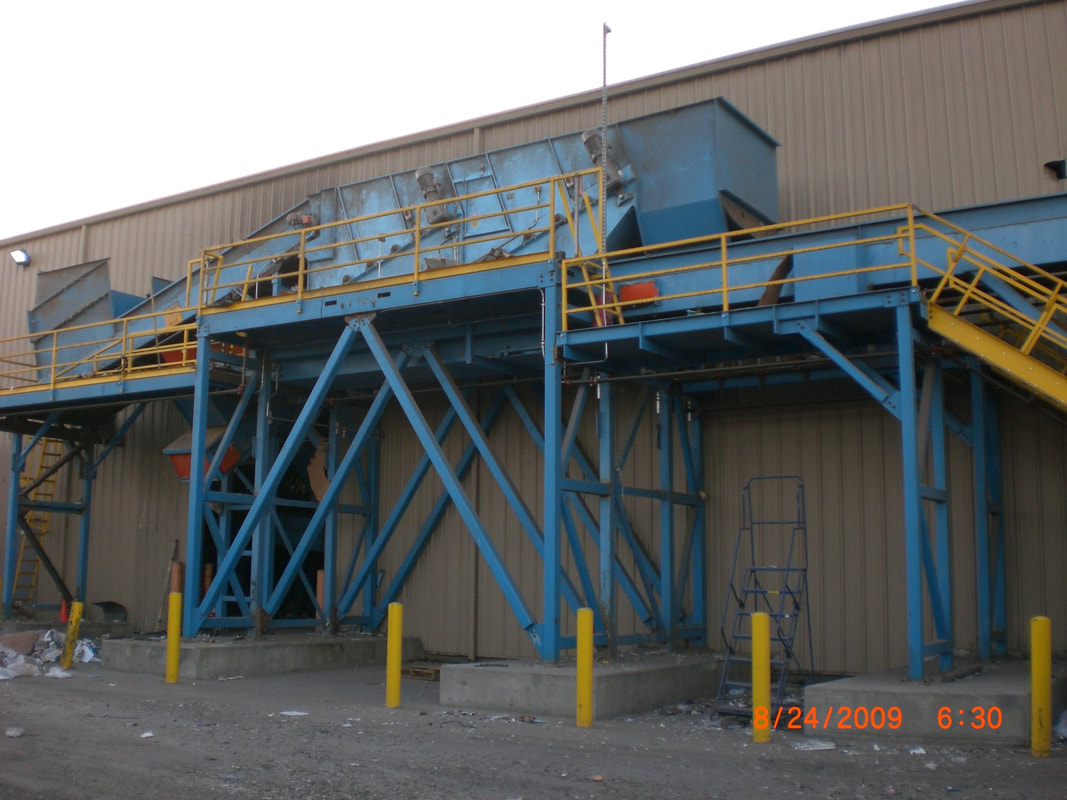 Disc screen and conveyors with maintenance catwalk and support structure