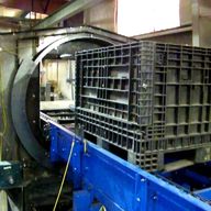 Chain conveyor carrying a bulk material bin