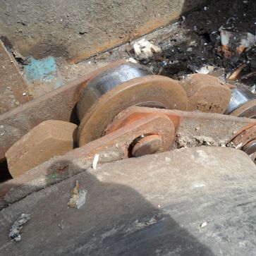 Close-up of combination roller chain belt links and rollers