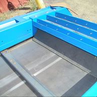 Drag chain conveyor with steel flight cleats
