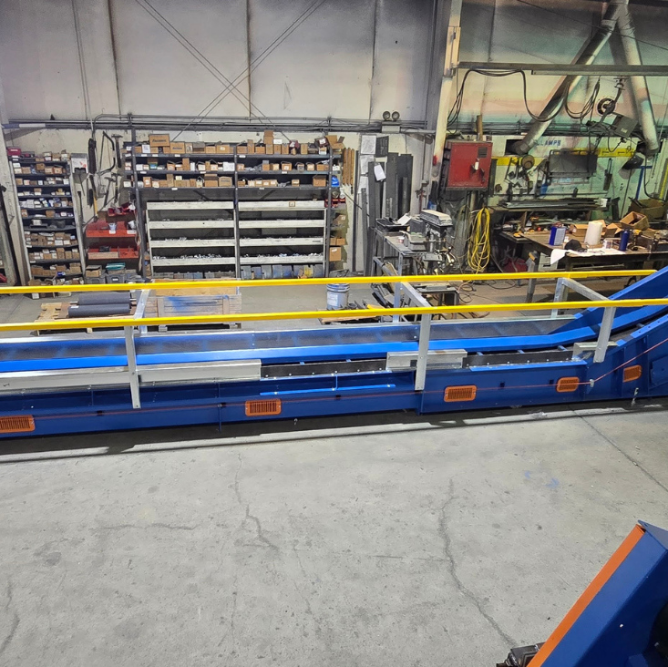 Remcon low-profile elbow-up slider bed feed conveyor, horizontal loading section bending up to the incline