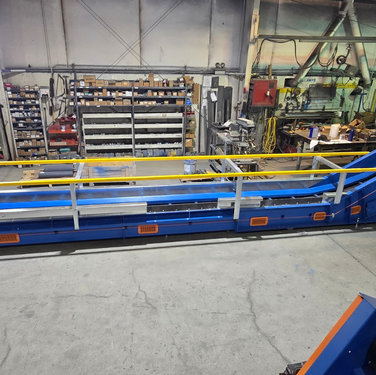 Remcon low-profile elbow-up slider bed feed conveyor, horizontal loading section bending up to the incline