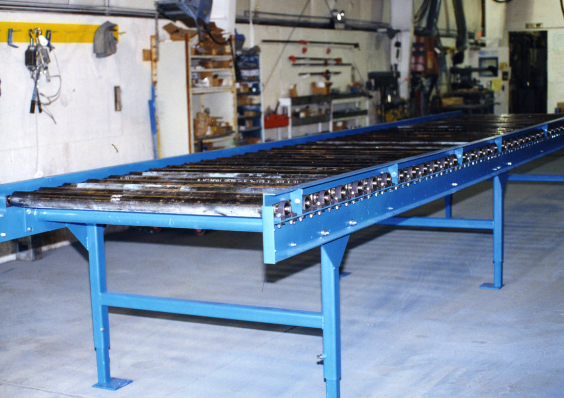 Extra heavy-duty roller conveyor for palletized concrete blocks with custom-built rollers on pillow block bearings
