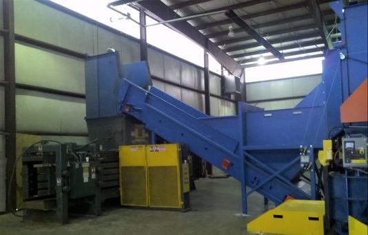 Slider bed straight incline baler feed conveyor fed by a diverter chute