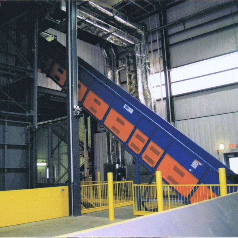 Roller chain belt sort line infeed conveyor, side view