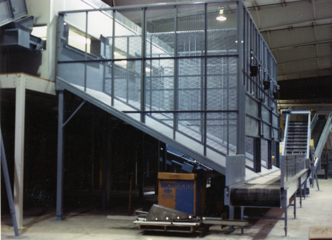 Self-emptying storage bins with take-away conveyors