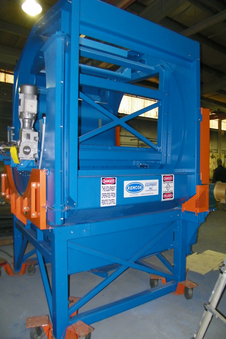 Custom chain-driven tote dumper with transfer conveyor for infeed and outfeed
